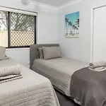 Family Holiday Home At Sandstone Point