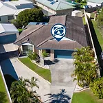 Family Holiday Home At Sandstone Point